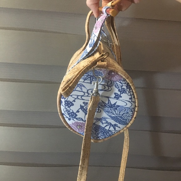 Vintage natural cork kimono cylinder crossbody bag - Picture 2 of 11